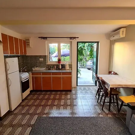 Charmante Jasmine 1 In Strandnaehe By Interhome * Trogir
