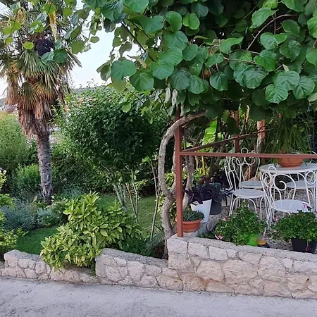 Charmante Jasmine 1 In Strandnaehe By Interhome * Trogir